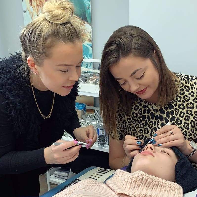 Volume Lash Extensions Course-Course LASHFOREVER CANADA
