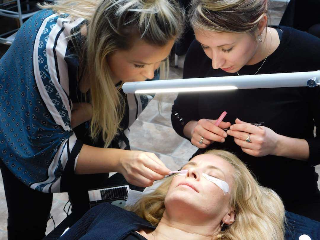 Volume Lash Extensions Course-Course LASHFOREVER CANADA